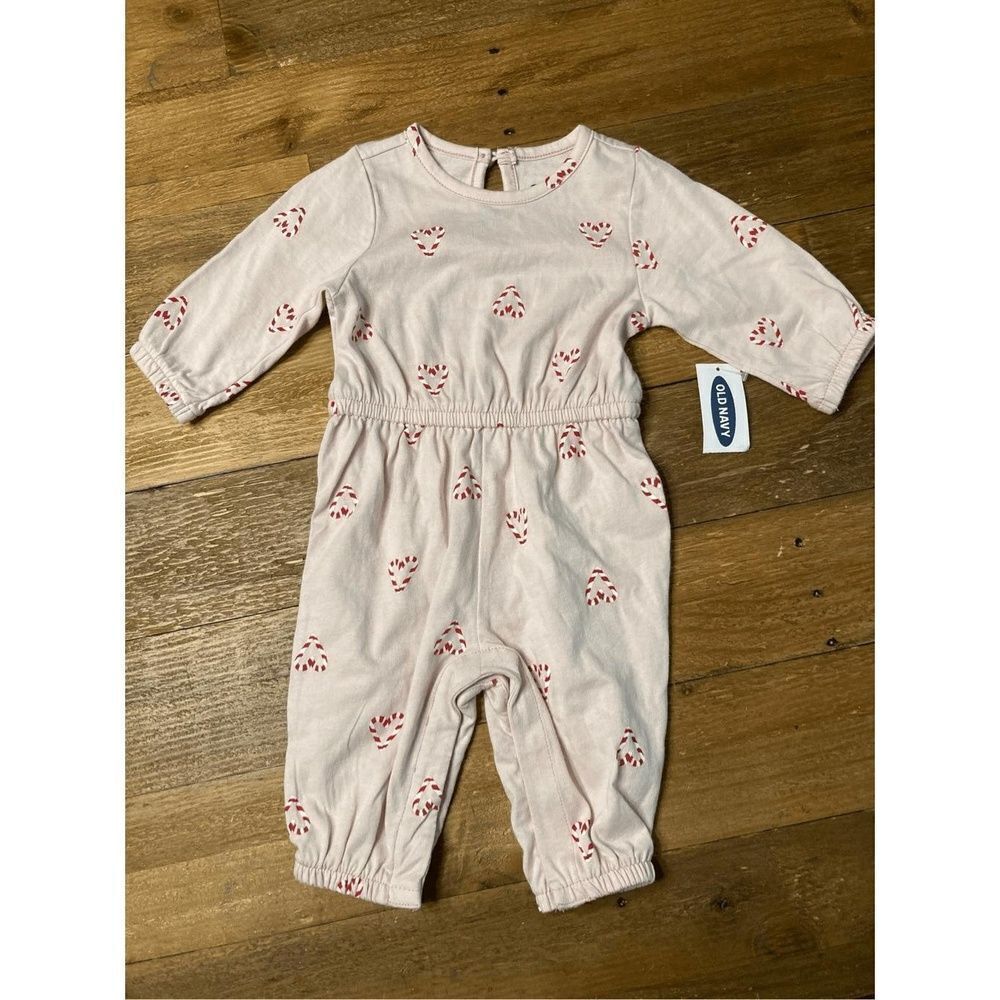 Old Navy 0-3 m Christmas holiday outfit NWT pink candy cane jumpsuit one piece